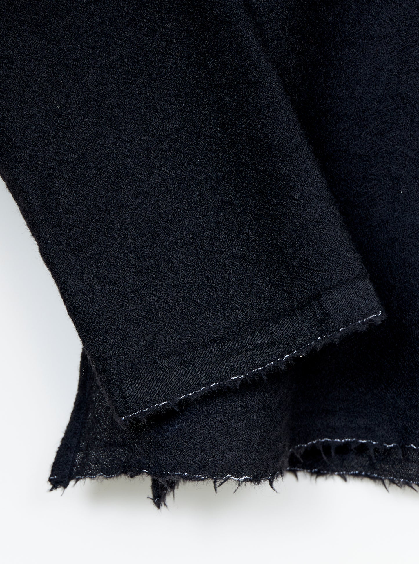 Lotura Funnel Neck - Ebony Wool