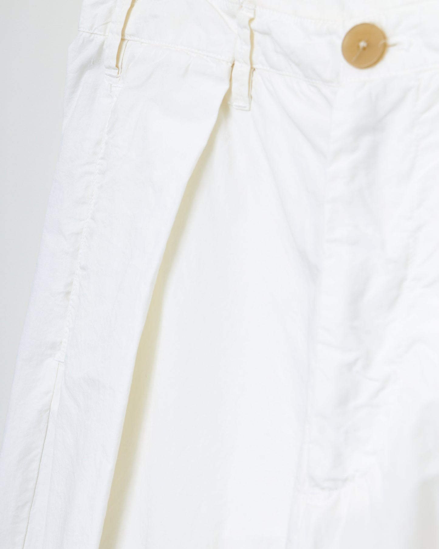 Single Pleat Trouser in Organic Compact Paper Cotton - Chalk